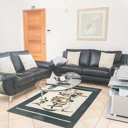 Feel-at-home In Holiday home *